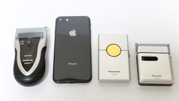 モバイルシェーバーとiPhone8のサイズ比較